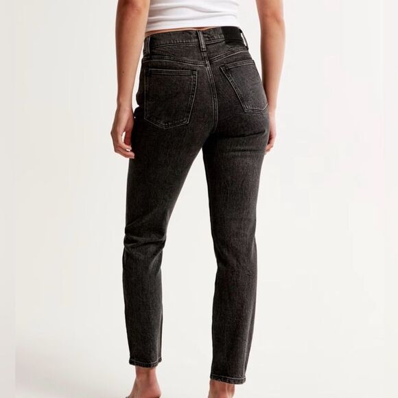 #154 ABERCROMBIE Ankle Straight Jeans - Picture 2 of 8
